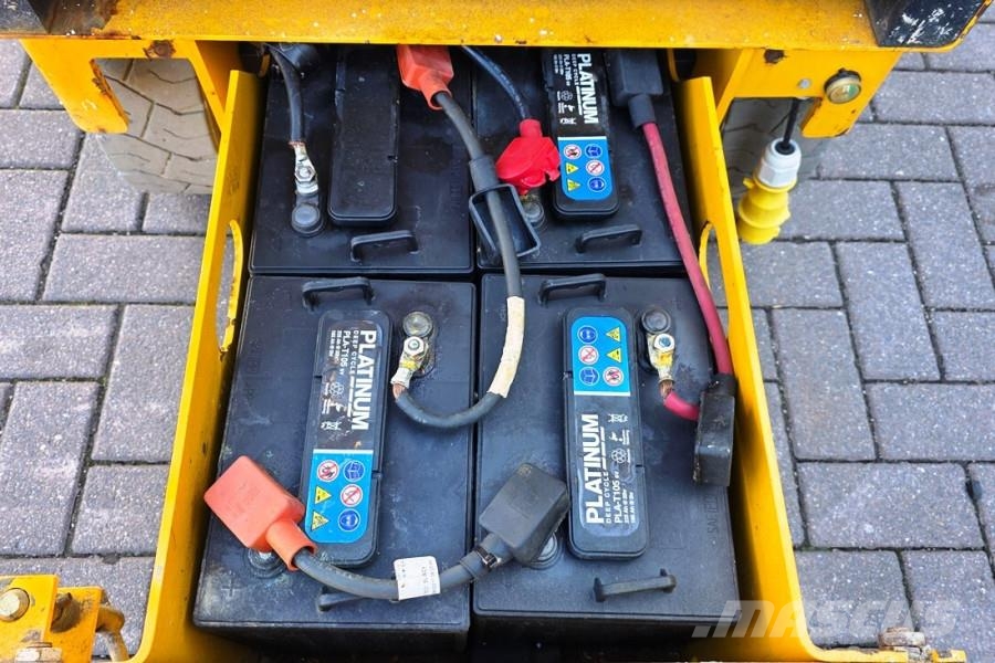 Haulotte Compact 8 Electric, 8.2m Working Height, 350kg Cap Skid steer mini utovarivači
