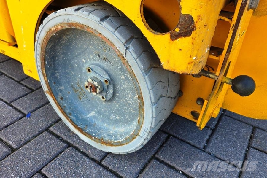 Haulotte Compact 8 Electric, 8.2m Working Height, 350kg Cap Skid steer mini utovarivači