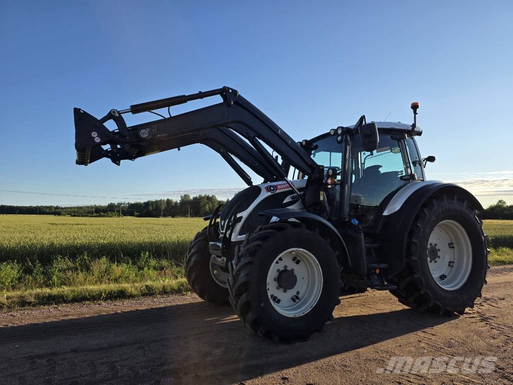Valtra N 175 Versu Taakseajolaitteeilla Traktorer