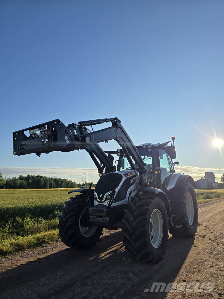 Valtra N 175 Versu Taakseajolaitteeilla Traktorer
