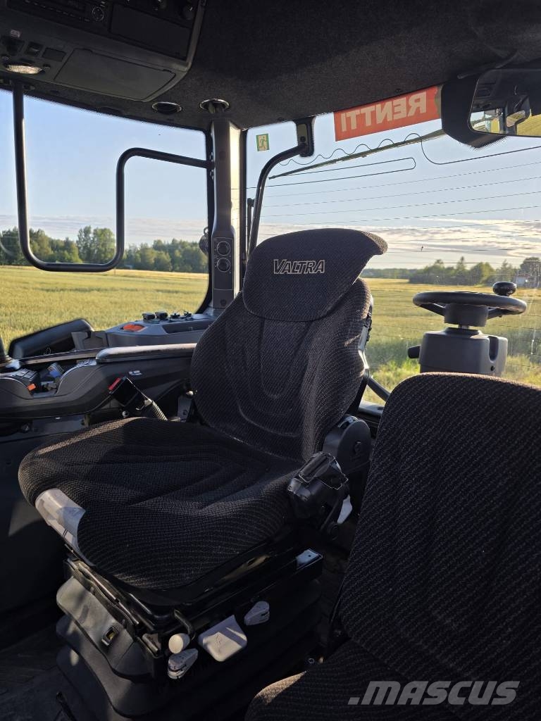 Valtra N 175 Versu Taakseajolaitteeilla Traktorer