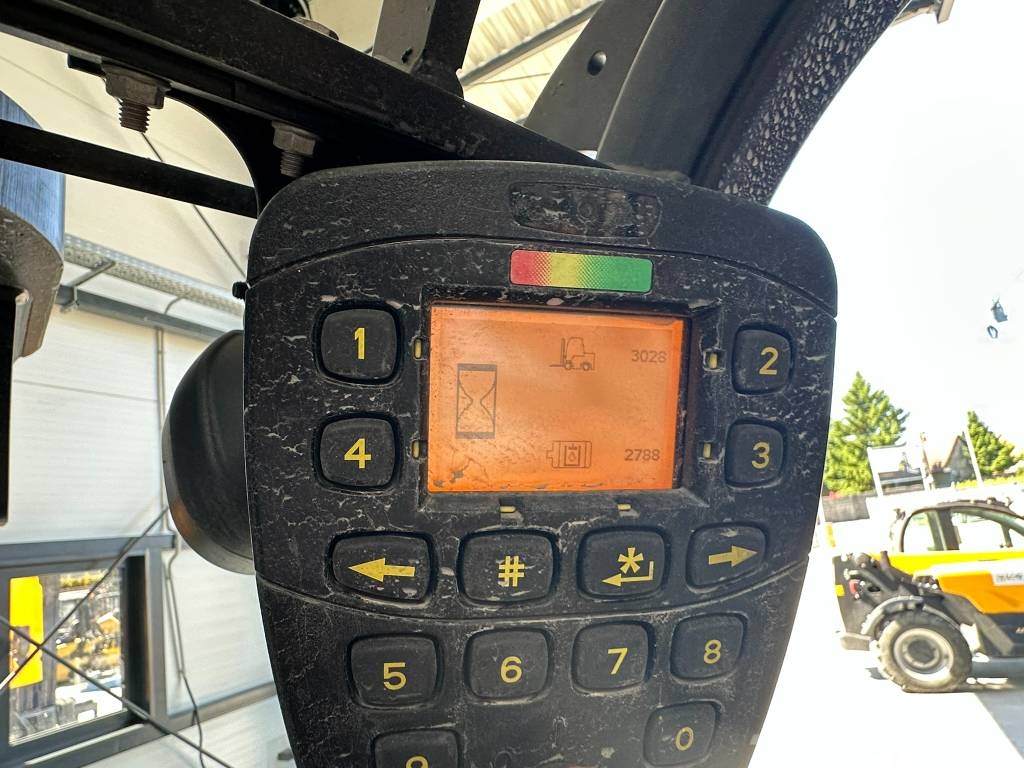 Yale ERP40VM E2370 شاحنات ذات رافعات شوكية تعمل بالكهرباء