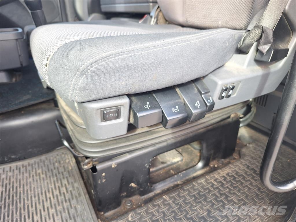 Scania R 420 CB 8X4 - SILOSTAVĚČ Kamioni-šasije