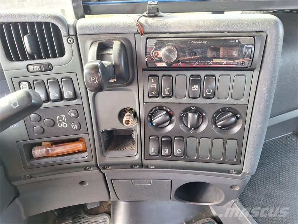 Scania R 420 CB 8X4 - SILOSTAVĚČ Kamioni-šasije