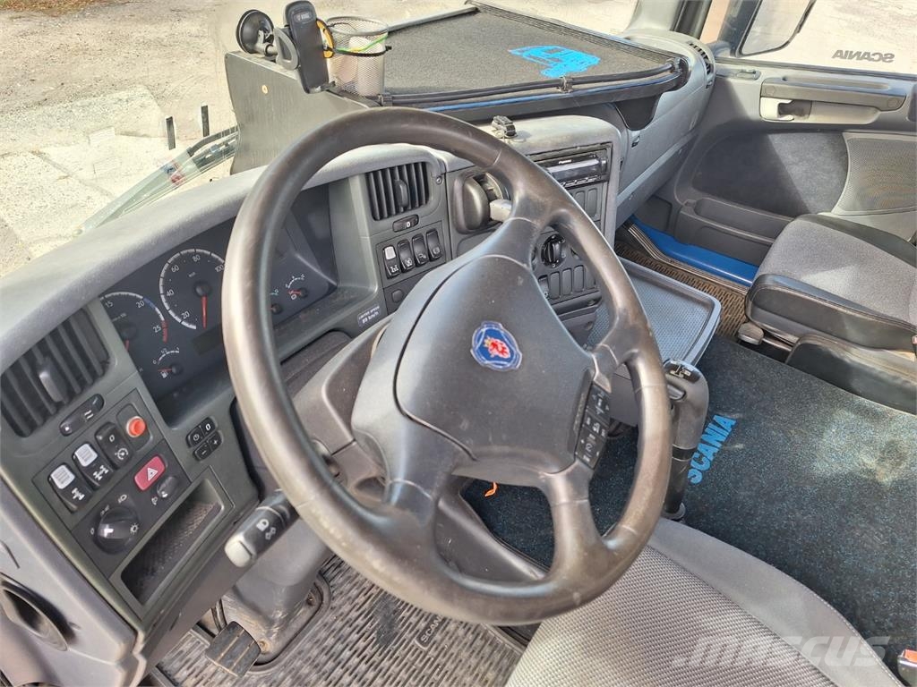 Scania R 420 CB 8X4 - SILOSTAVĚČ Kamioni-šasije