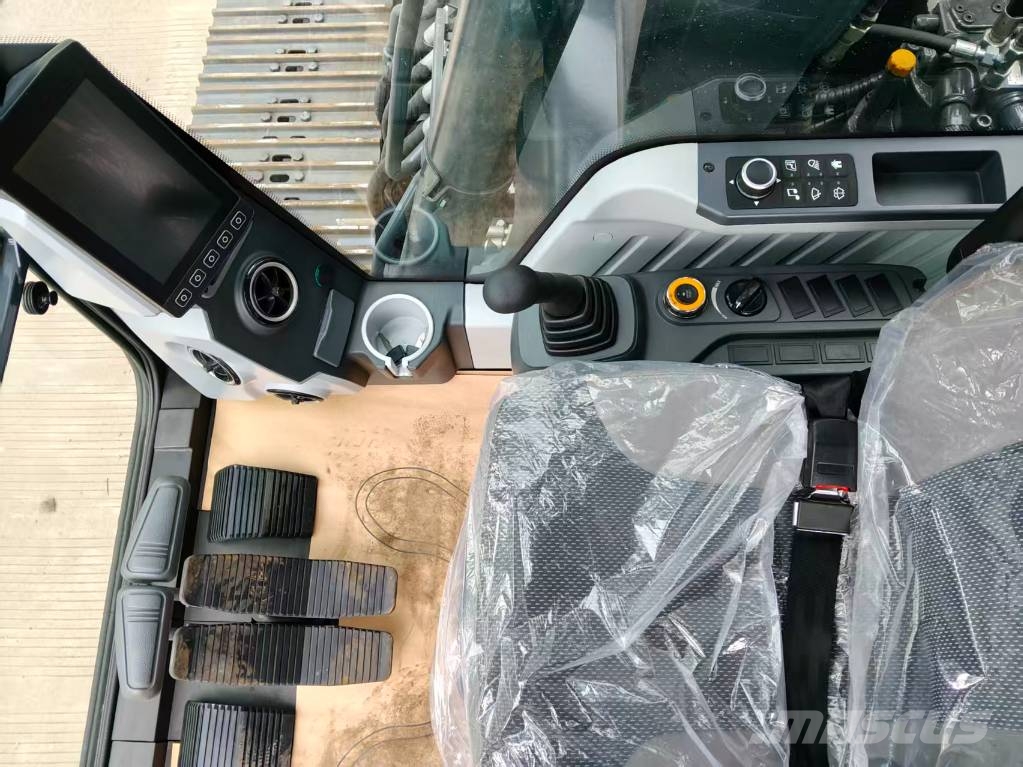 Hyundai HX 135G 中型挖掘机