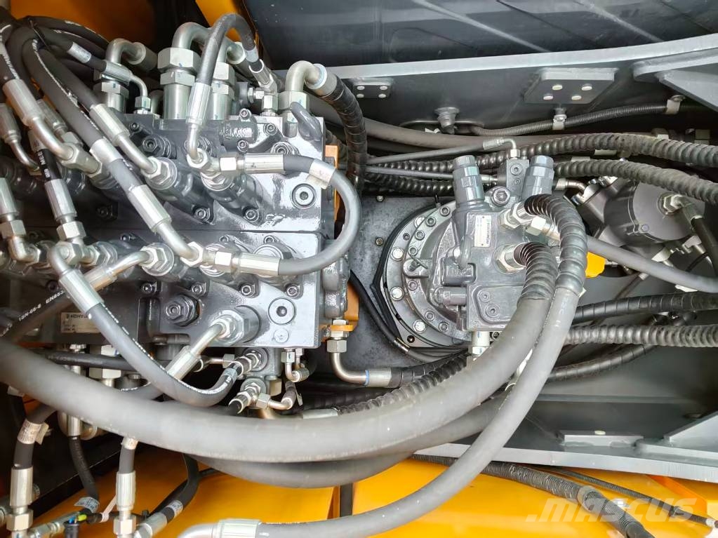 Hyundai HX 135G 中型挖掘机