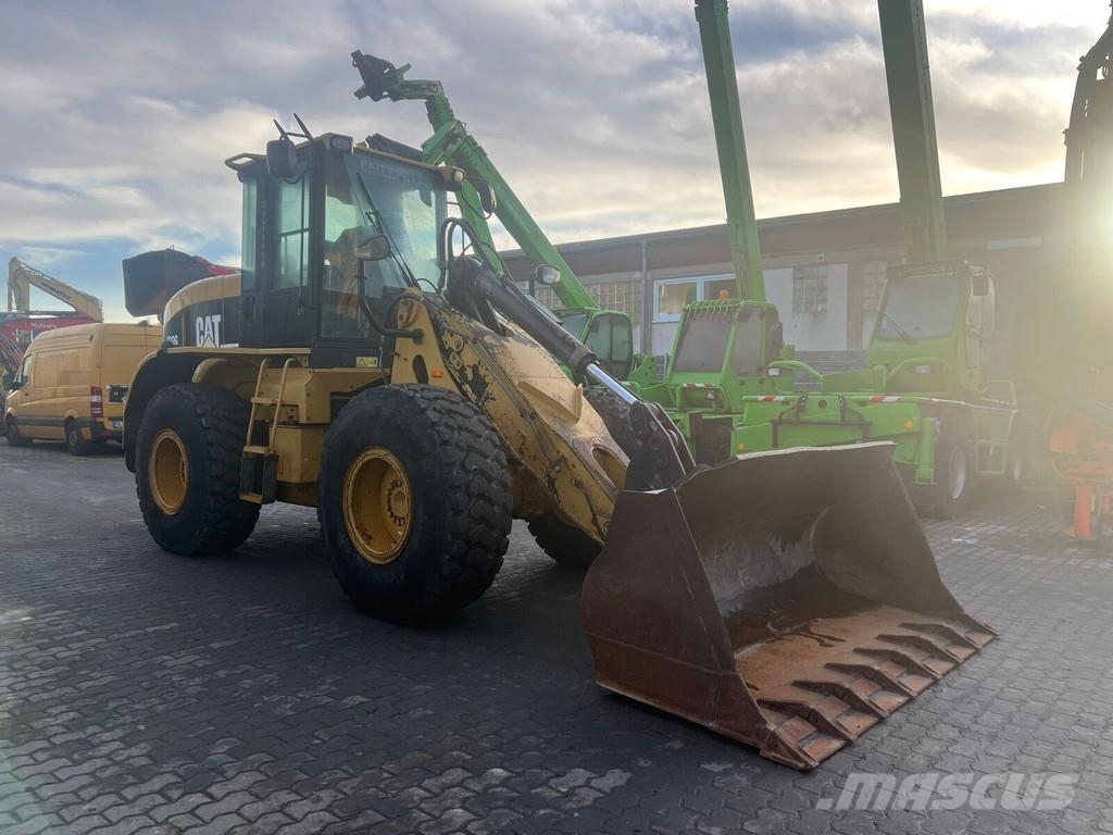 CAT 930 g لوادر بعجل