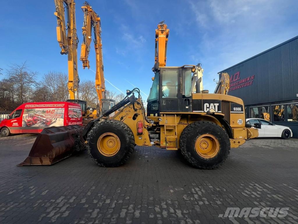 CAT 930 g لوادر بعجل