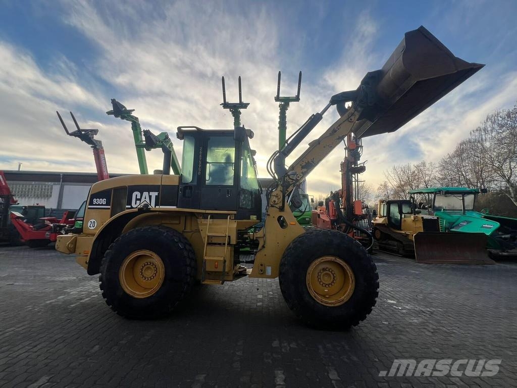 CAT 930 g لوادر بعجل