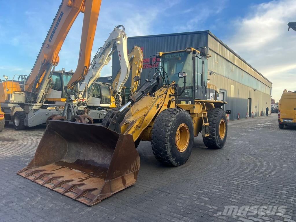 CAT 930 g لوادر بعجل