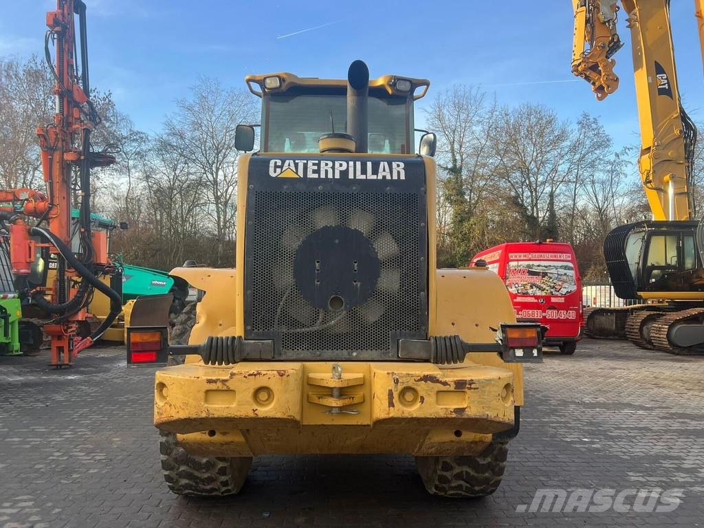 CAT 930 g لوادر بعجل