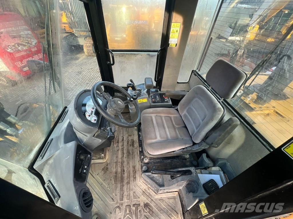 CAT 930 g لوادر بعجل