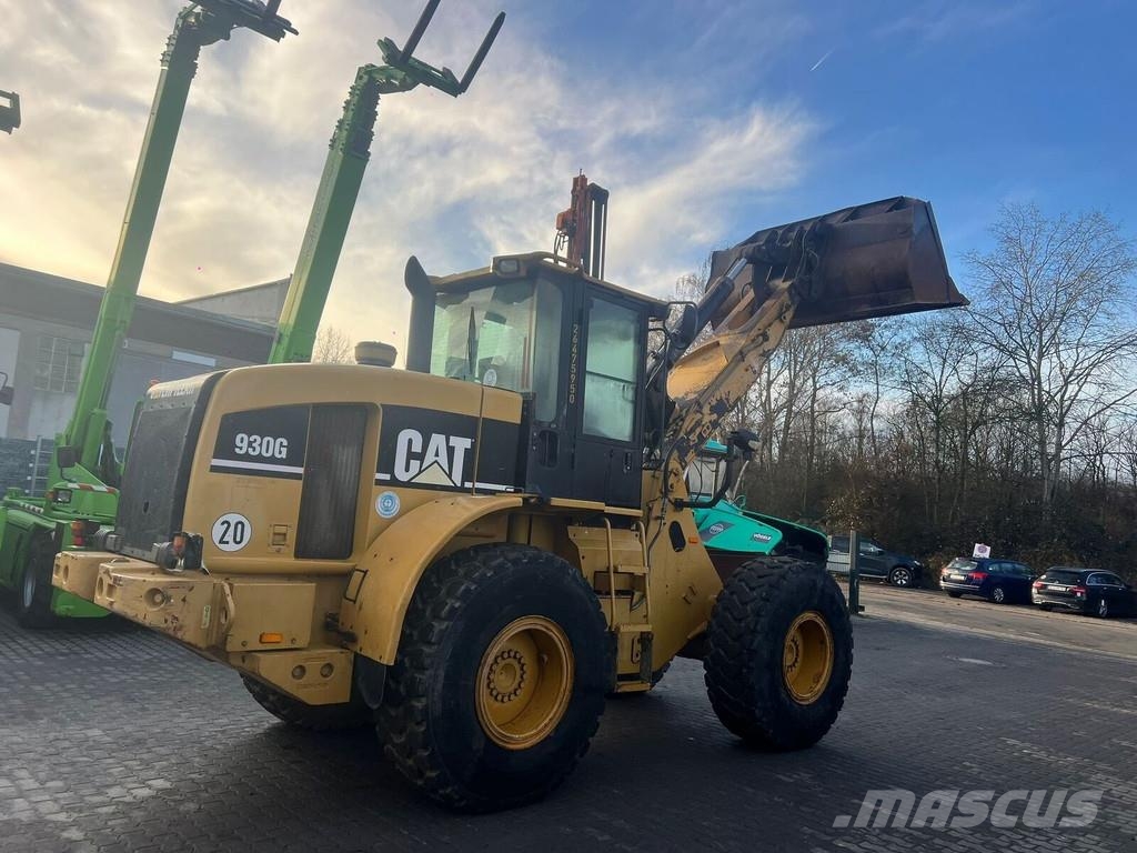 CAT 930 g لوادر بعجل