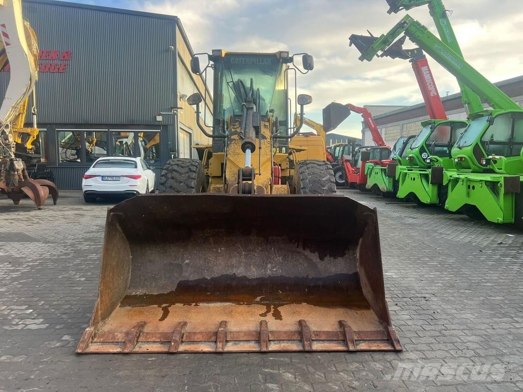 CAT 930 g لوادر بعجل