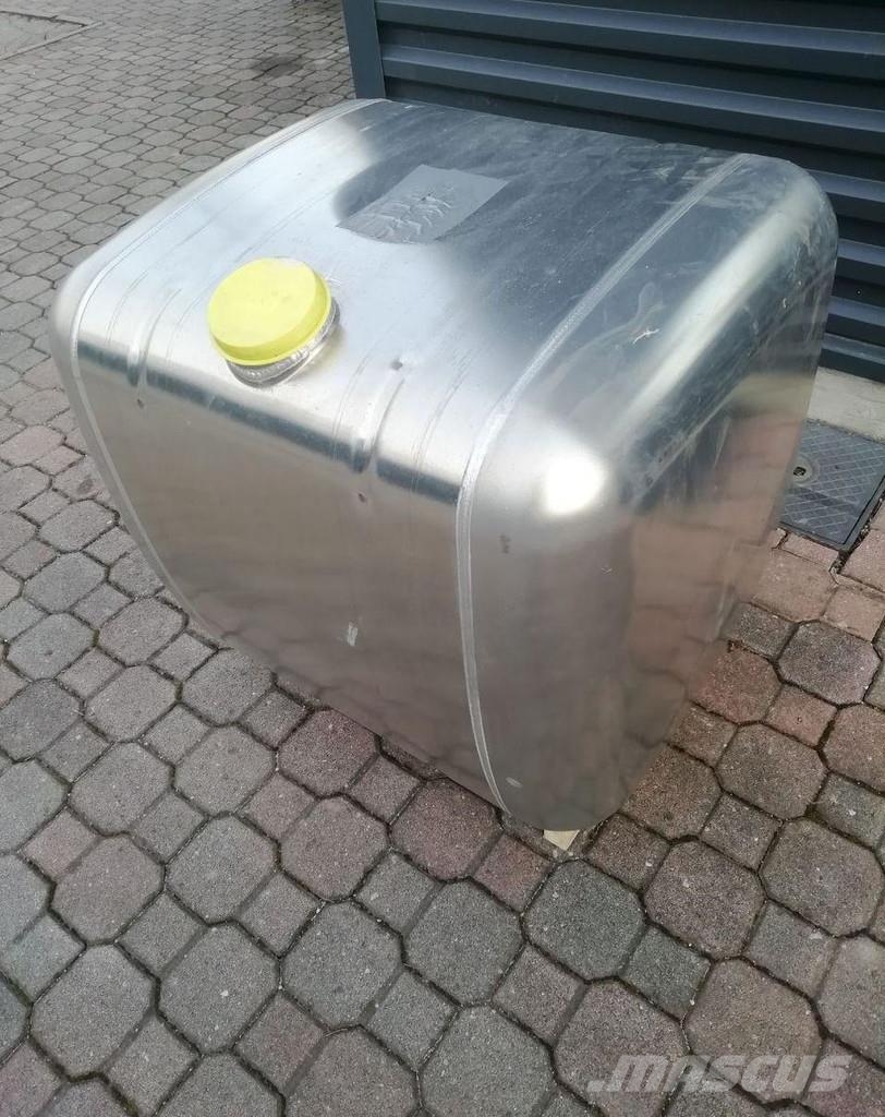 Mercedes-Benz 290 L Fuel and additive tanks