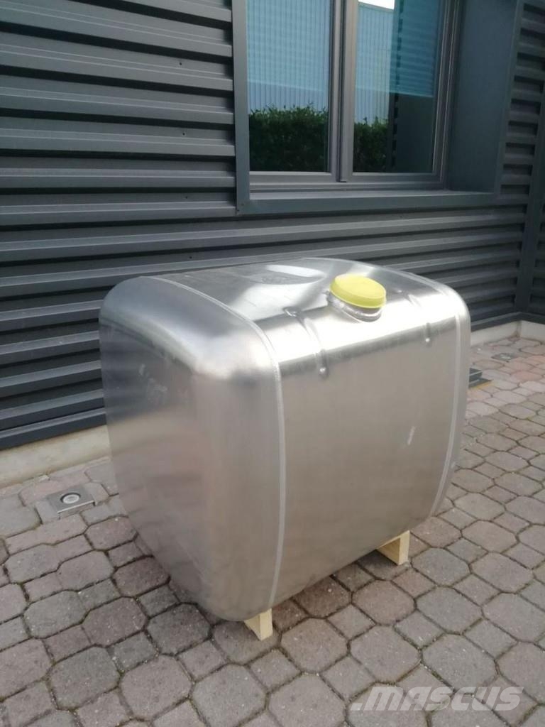 Mercedes-Benz 290 L Fuel and additive tanks