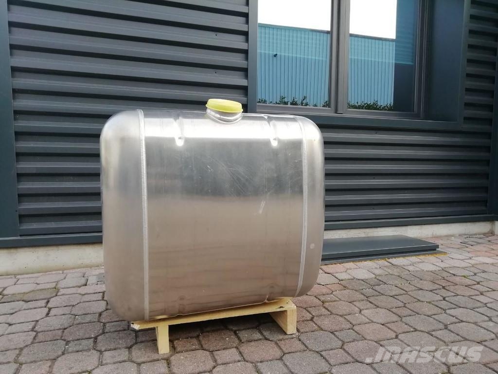 Mercedes-Benz 290 L Fuel and additive tanks