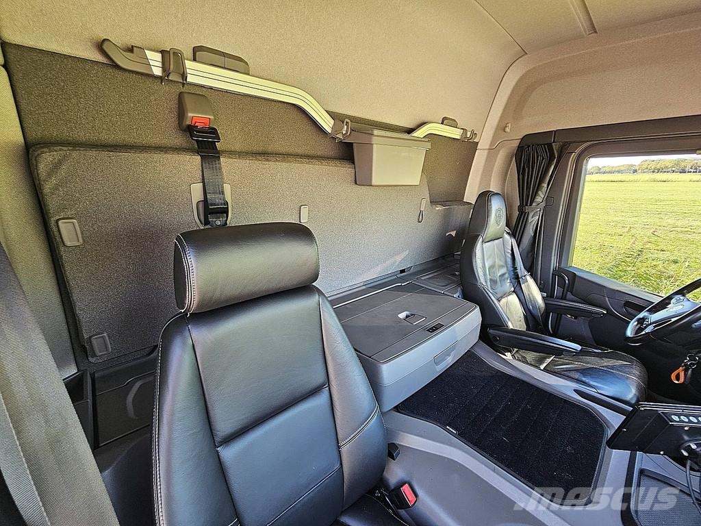 Scania P420 Containertrucks met kabelsysteem