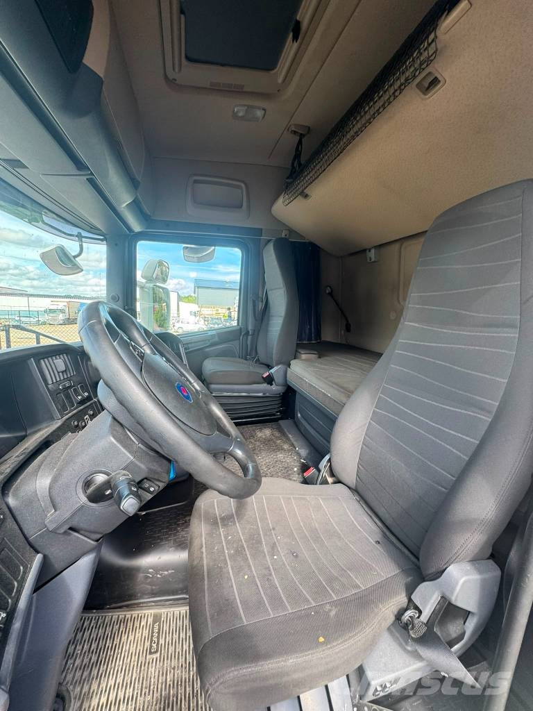 Scania R 440 LB Camiones con caja de remolque