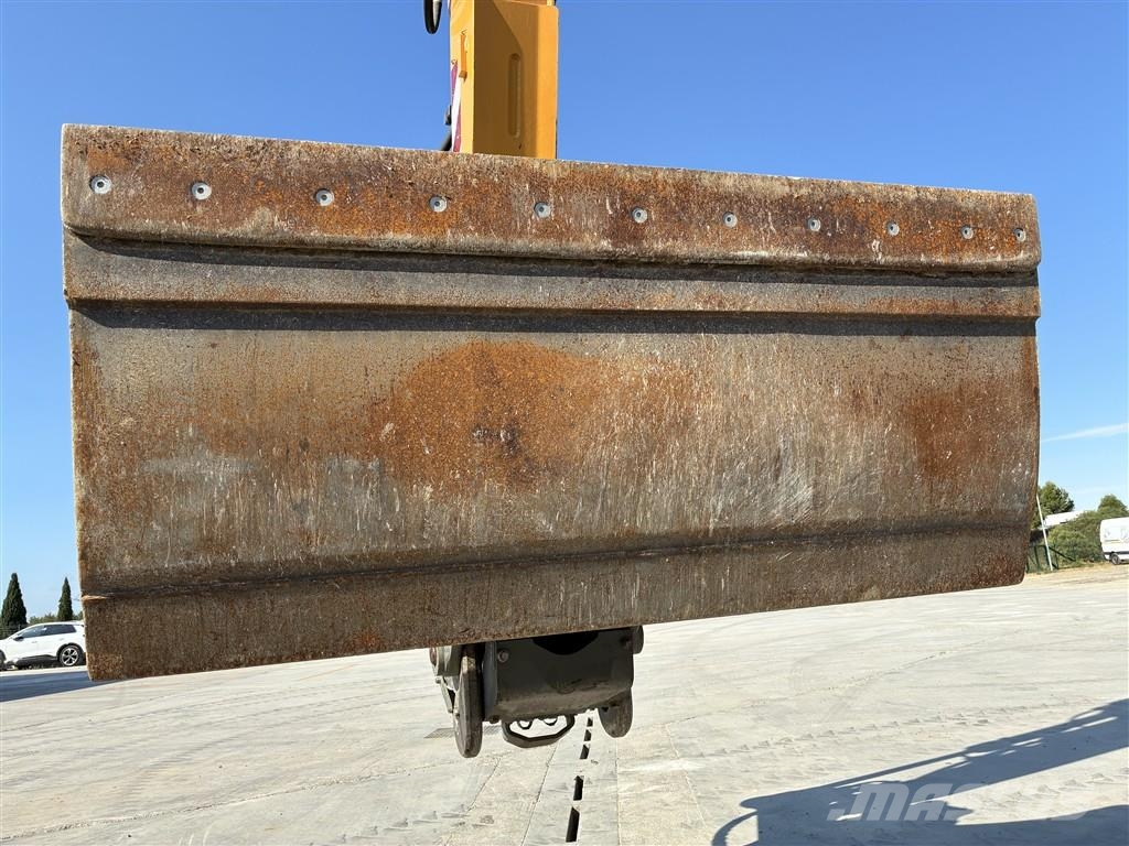 Liebherr A 918 Compact Litronic Pelle sur pneus
