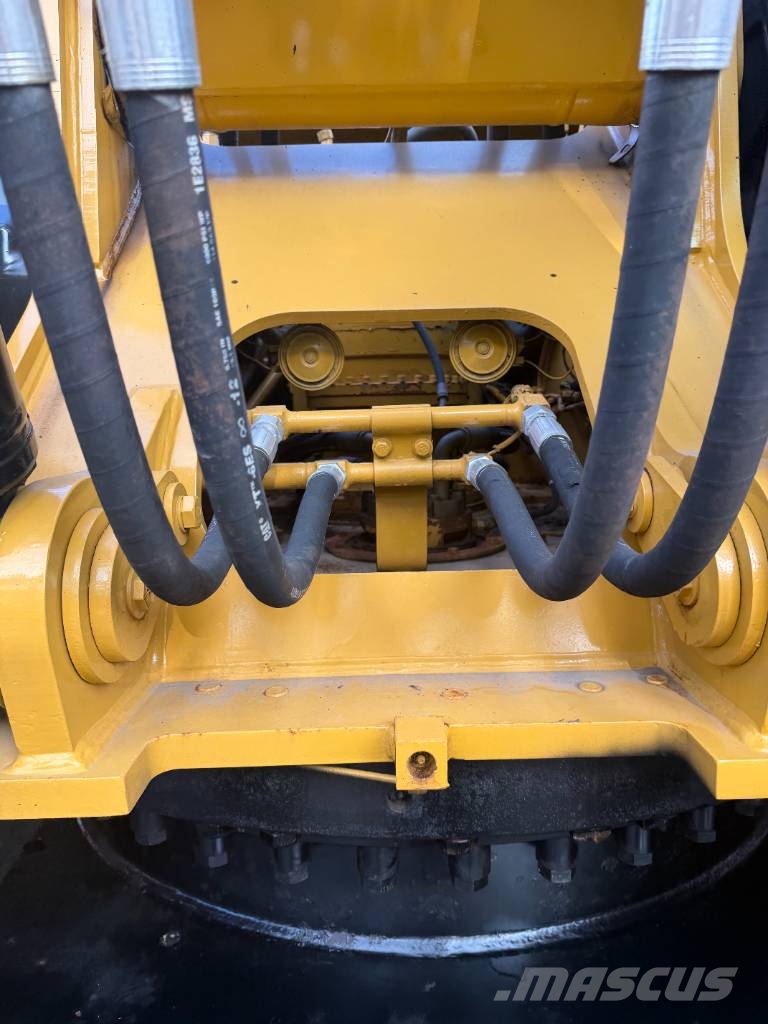 CAT 330 high-spec model 履带挖掘机