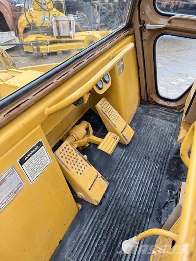 CAT 943 Kolesové nakladače