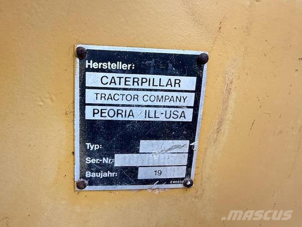 CAT 943 Kolesové nakladače