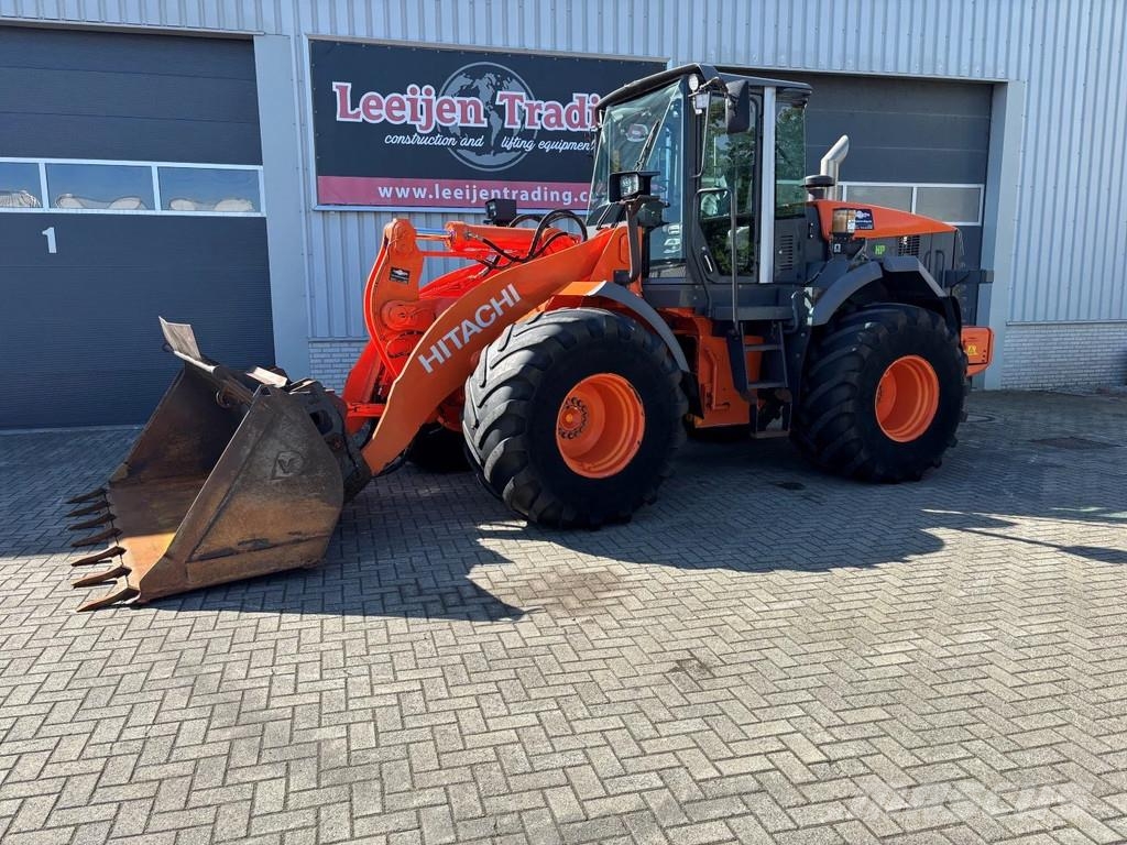Hitachi ZW180, SOLD/ VERKOCHT/ VERKAUFT !!! Gumikerekes homlokrakodók