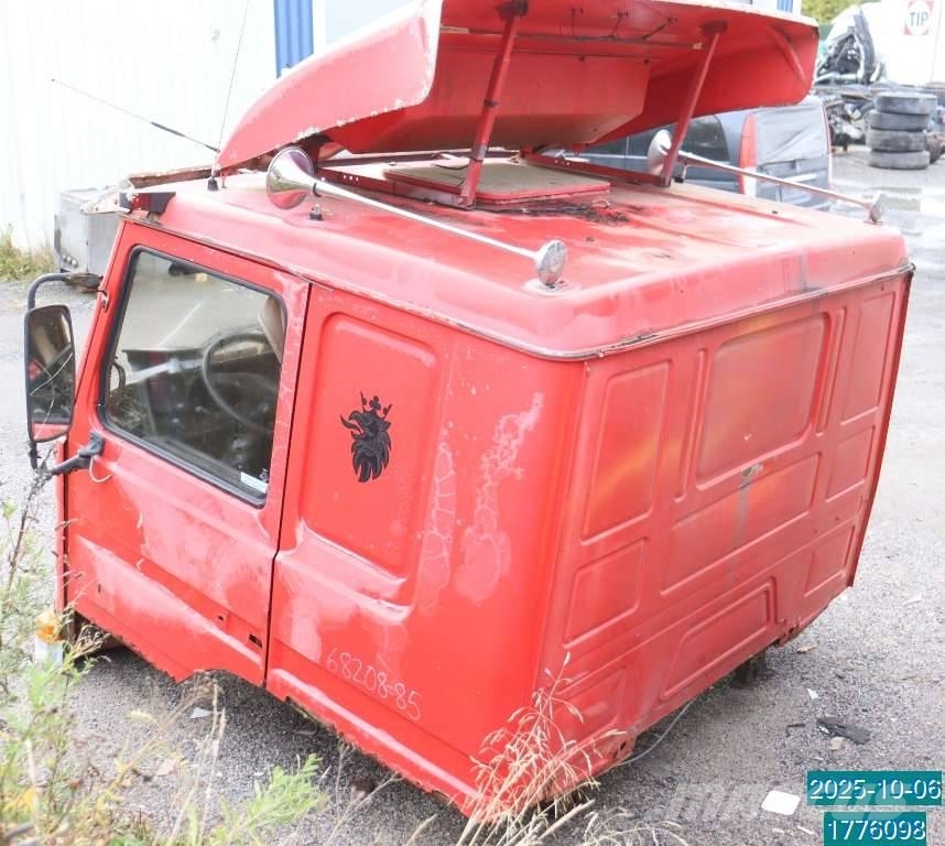 Scania P 82 M Kabine in notranjost