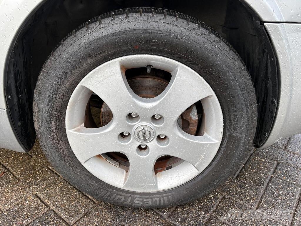 Nissan Primera 1.8 L + MANUAL + AIR CONDITIONING Automobili