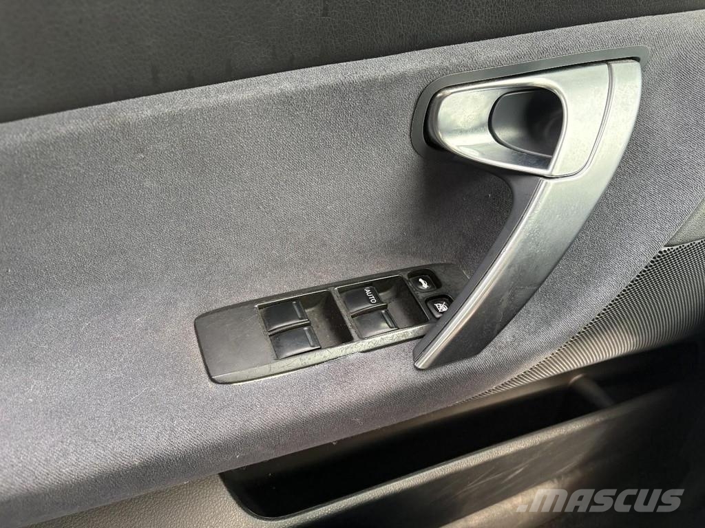 Nissan Primera 1.8 L + MANUAL + AIR CONDITIONING Automobili