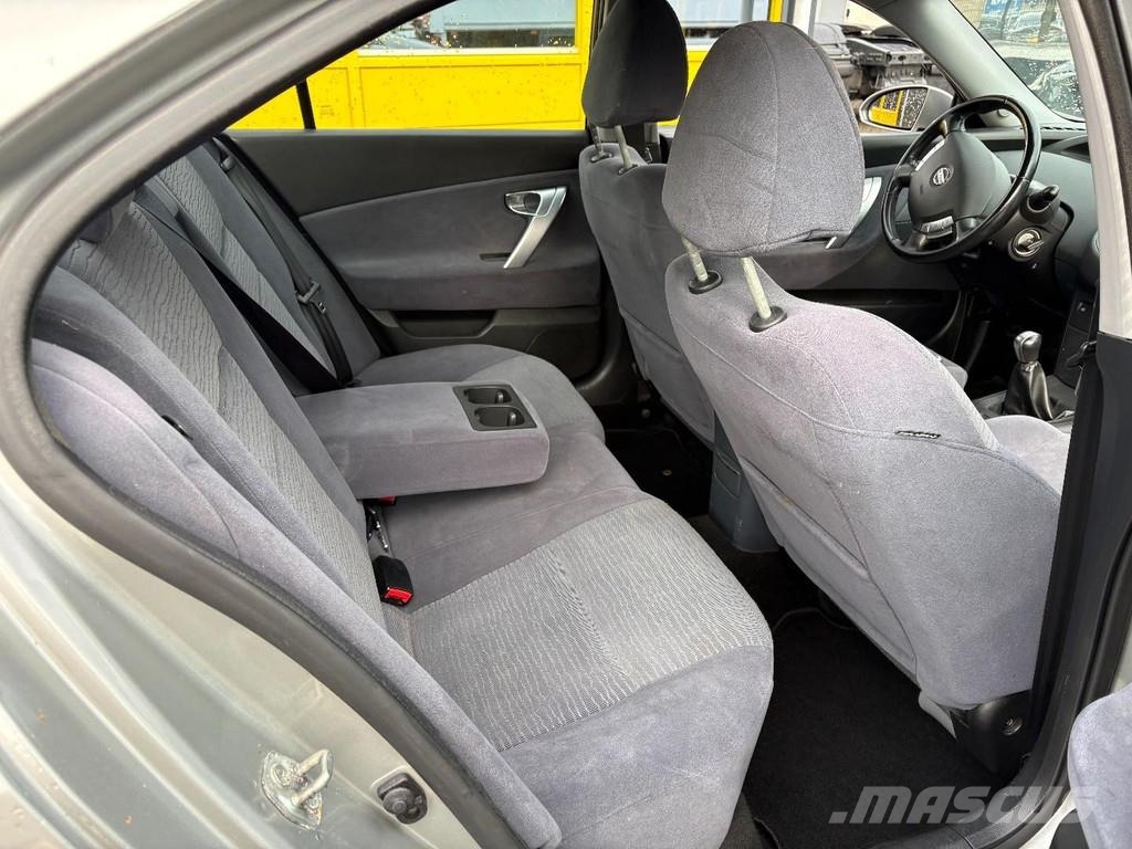 Nissan Primera 1.8 L + MANUAL + AIR CONDITIONING Automobili