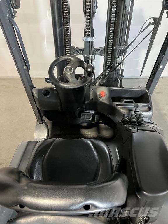 Linde E30L-01 شاحنات ذات رافعات شوكية تعمل بالكهرباء