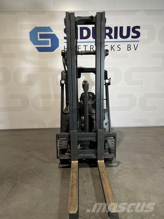 Linde E30L-01 شاحنات ذات رافعات شوكية تعمل بالكهرباء