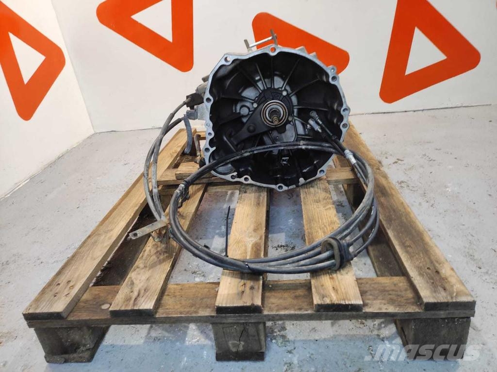 Nissan NT 400 Cabstar Gearbox 32010-LC62A / LOW MILEAGE Převodovky