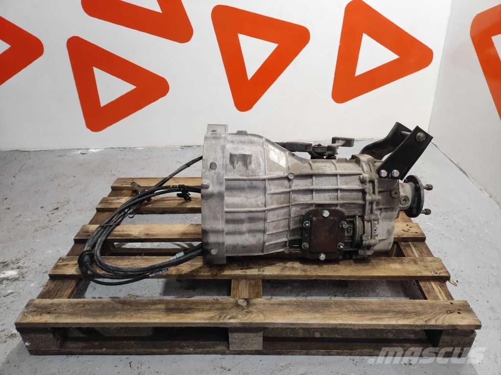 Nissan NT 400 Cabstar Gearbox 32010-LC62A / LOW MILEAGE Převodovky
