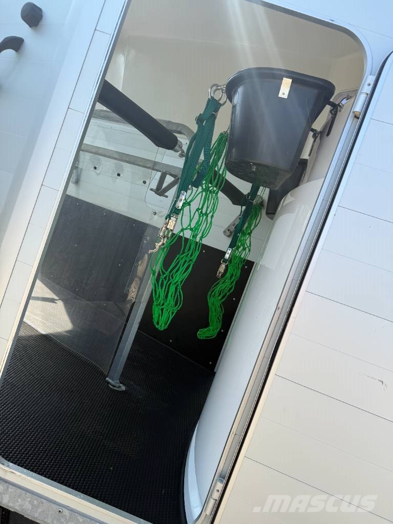 Humbaur Xanthos AERO 2700 Pferdeanhänger Dyretransport tilhenger