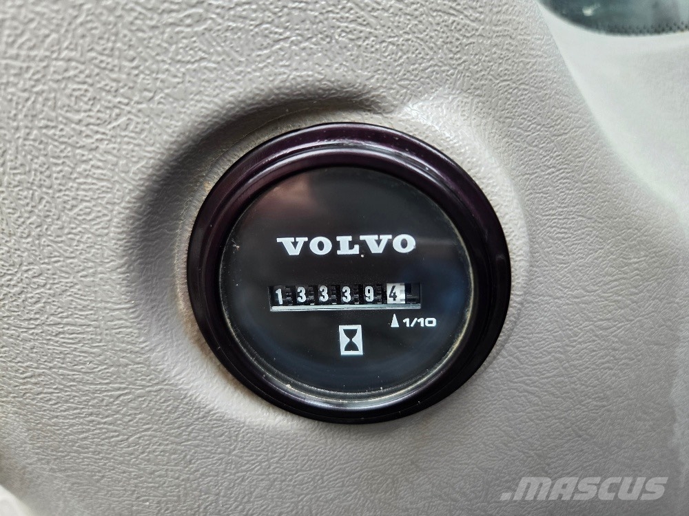 Volvo EC300EL 履带挖掘机