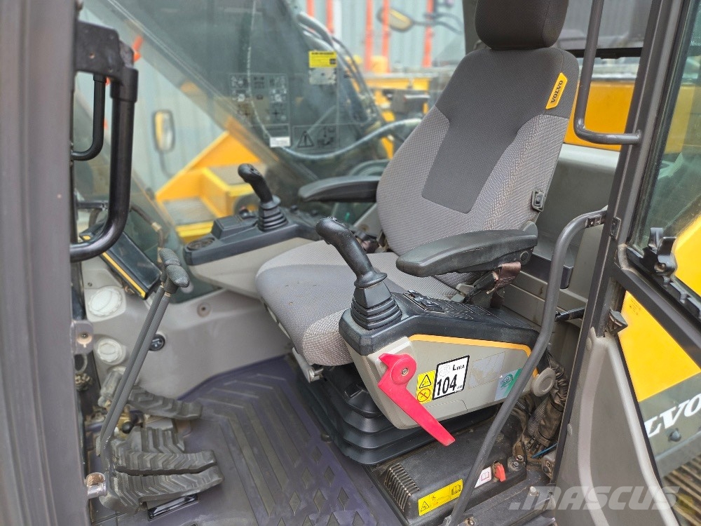 Volvo EC300EL 履带挖掘机