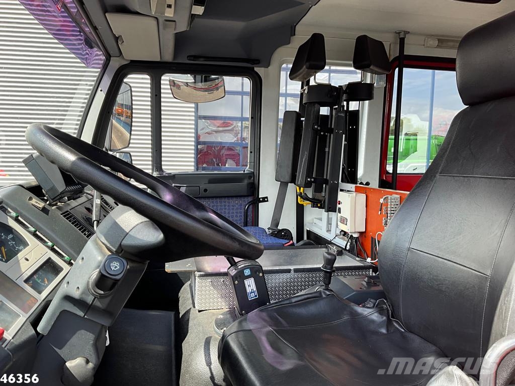 MAN TGL 14.250 Feuerwehr / materiaalwagen met Waterpom Camiones de bomberos