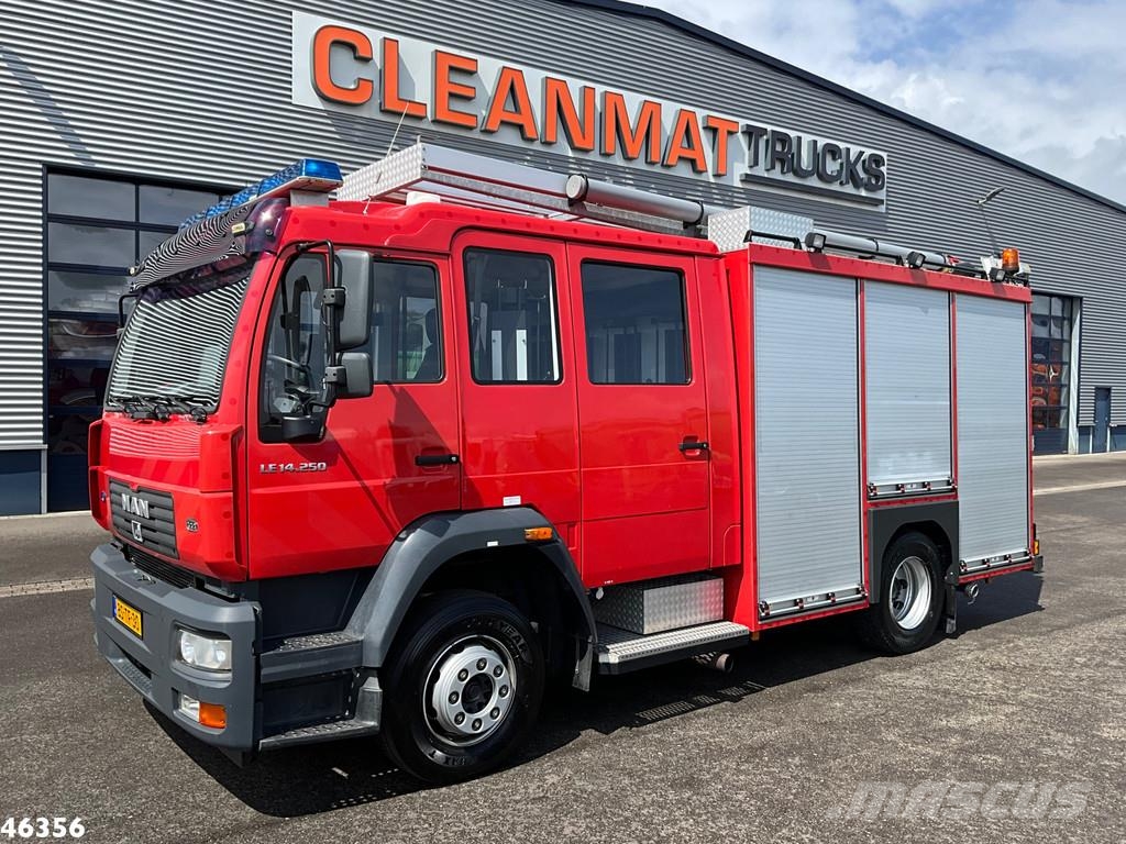 MAN TGL 14.250 Feuerwehr / materiaalwagen met Waterpom Camiones de bomberos