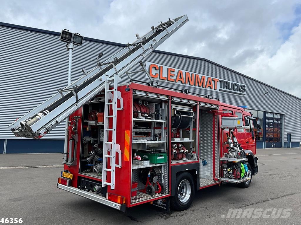 MAN TGL 14.250 Feuerwehr / materiaalwagen met Waterpom Tűzoltó