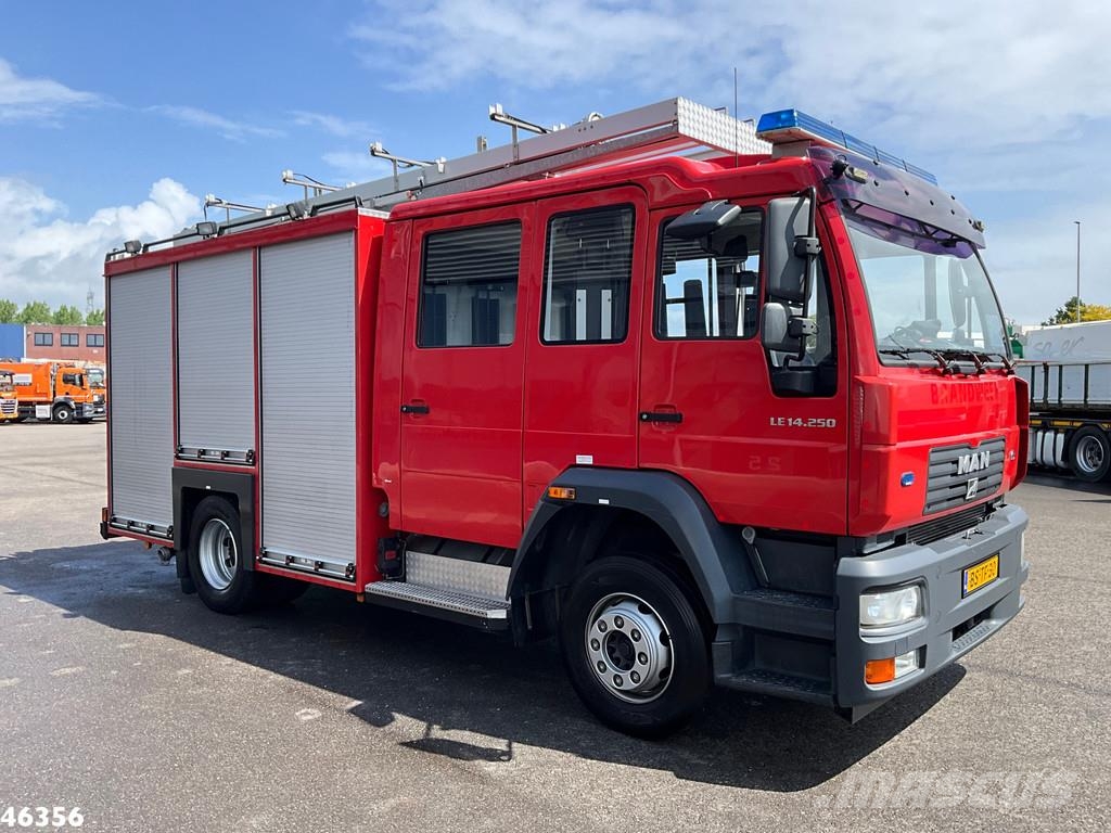 MAN TGL 14.250 Feuerwehr / materiaalwagen met Waterpom Camiones de bomberos
