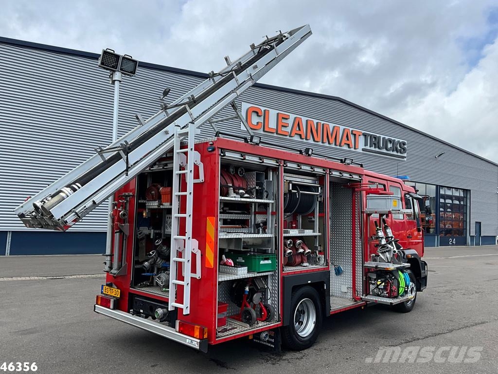 MAN TGL 14.250 Feuerwehr / materiaalwagen met Waterpom Camiones de bomberos