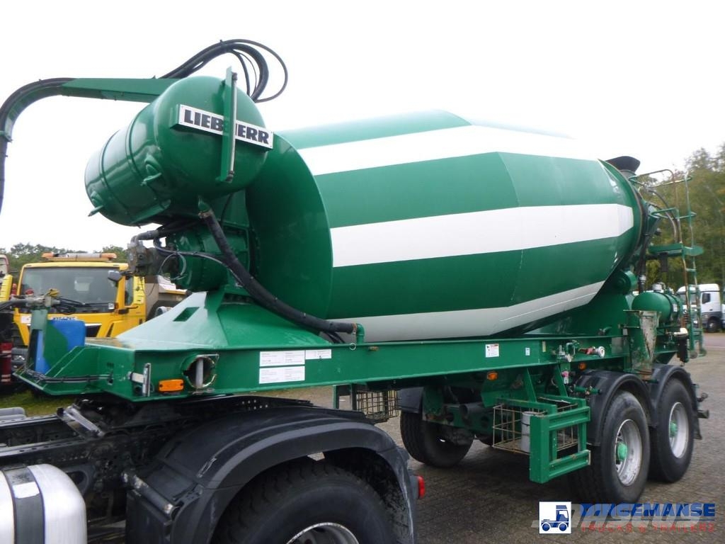 Mercedes-Benz Arocs 1943 4x4 Euro 6 + Liebherr mixer trailer 10 Betonmixers en pompen