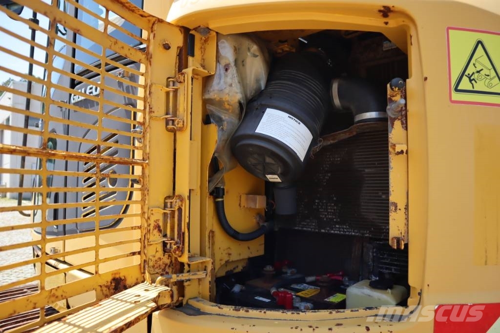 Komatsu PC138US-8 Bageri guseničari