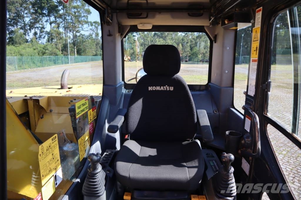 Komatsu PC138US-8 Bageri guseničari