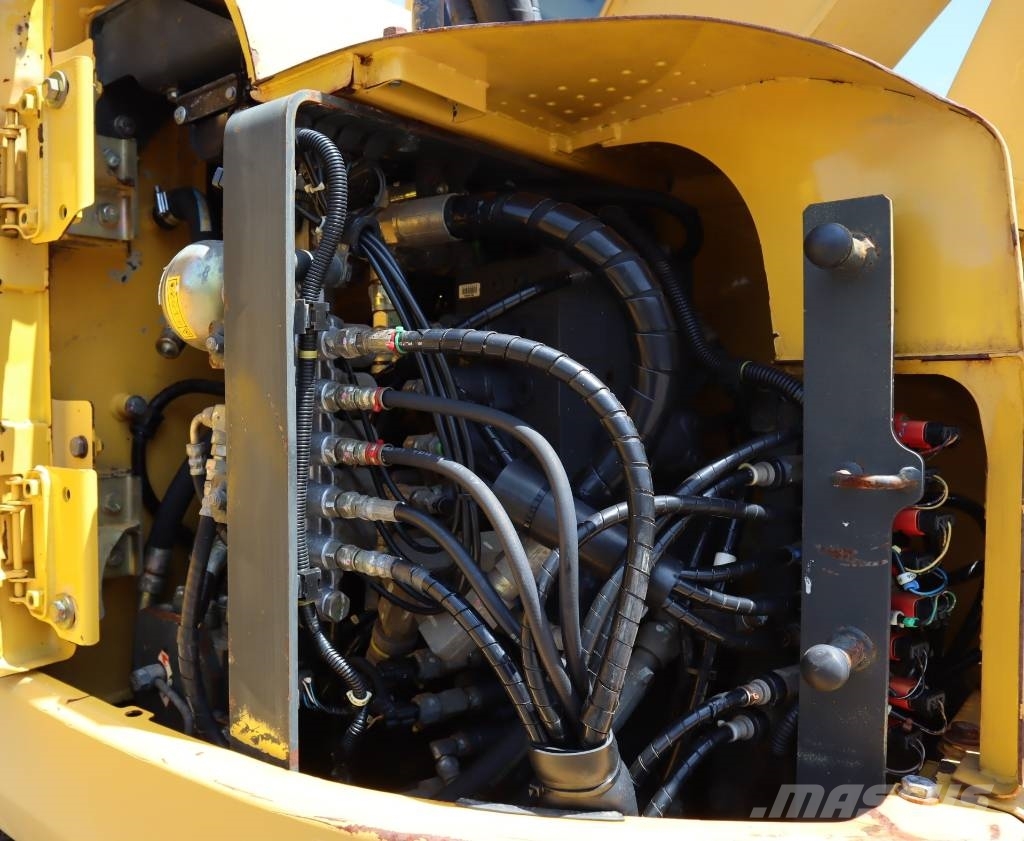 Komatsu PC138US-8 Bageri guseničari
