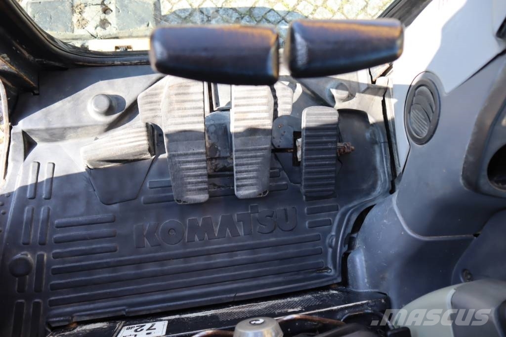 Komatsu PC138US-8 Bageri guseničari